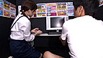 もはやピンサロ状態のビデオBOX女性店員の裏サービスガマンも限界で挿入SEX交渉で本番出来るのか！？3 サンプル画像1