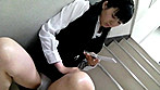 OL昼休み休憩しゃがみパンチラ サンプル画像18