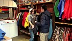 知ってるあの娘が風俗嬢！？こんな所でバッタリ遭遇するなんて･･･ 2 僕も彼女も想定外！！お茶を濁して逃げ帰るか･･･イヤ、冷静に考えれば彼女の方がバレたく無いはず！！普段とのギャップに興奮し過ぎて生ハメ中出し！！で、収まらずお掃除フェラ射まで！！ サンプル画像1