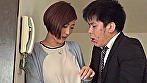 昼下がりの団地妻たちは、敷地内ではブラを着けないから乳首スケスケ！！なるべく気にしないように目をそらしていたが、一度見てしまうと二度見するほど、まだ若くて綺麗な隣の奥さんたちのノーブラスケスケ乳首はエロすぎる！！そんなポッチンをついついガン見していたら･･･ 3 サンプル画像2