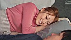 えっ！！友達のカノジョが僕の布団の中に潜り込んできたっ？！「ねえ、しよっか？布団の中だったらバレないからしてもいいよ」 5 画像1