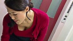 僕を誘惑しているのか、社宅に越して来た人妻が妙にセクシーな仕草を連発してくる。これは覚悟を決めてヤルしかないっ！！ - Image 5