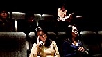 映画館で欲情する人妻 - Image 20