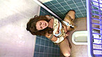 トイレでオナニーする熟女24人 サンプル画像10