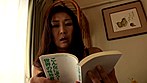 マン汁のシミ付いた脱ぎたてパンティ手コキで性教育される息子たち サンプル画像17