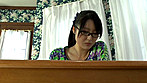 必要もないのにずっと開脚している女 サンプル画像16
