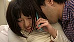 彼氏と電話している彼女をNTR 声を押し殺して何事もないように装う女に大興奮！まさか自分の彼女が電話の向こうで男のチンチンをシゴいているとは･･･ サンプル画像7