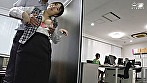 【バカッターエロ動画】 「え！？こんな場所で！！」 絶対バレてはいけないスリル満点こっそりフェラ 2 サンプル画像4