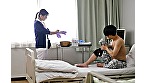 患者さんにがっつき接吻で元気にしてあげていた看護師 乳首もオチンポもいっぱいベロちゅうで勃起させて精液ごっくん ゆらさん 24歳 - Image 1