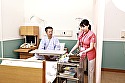 担当看護師のおっぱいが魅力的過ぎて「揉ませて」と頼んだら乳首イキしてハメさせてくれた 小坂ひまり - Image 1