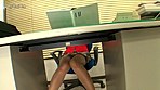 オフィスにおける下半身フェティシズム サンプル画像21