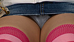 デニムスカートのパンチラ サンプル画像18