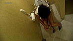 トイレでパンストを履き替える女たち サンプル画像7