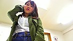 コートの下にはミニスカのパンチラが隠れている サンプル画像5