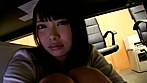 机の下でこっそりパンチラ＆手コキ サンプル画像1