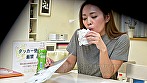 清楚に見える素人人妻にビンビンのチ○ポを見せつけたら･･･ エロモニタリング10人4時間SPECIAL サンプル画像19