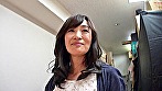 素人人妻・熟女の本性を暴く！15人4時間 卑猥密室ドキュメント 面接でこんな事まで！？ サンプル画像1