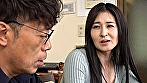 熟妻 娘婿の父親は酔って寝ている奥さんのスカートをめくって･･･ 水道工事の肉体労働者にヤラれてしまった六十路妻