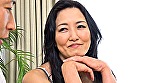 熟女 白昼に欲情する人妻 肉体労働者の体に惹かれた淫らな女 夫の上司にナメまくられた純情妻