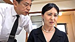 熟妻卑猥ドラマ 夫の葬儀の後、義兄に陰部をいじくられた妻 息子の同級生の巨根で失禁絶叫する母親 - Image 1