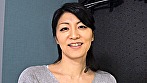 諸事情あってAV出演する祥子さん42歳の場合「キスのしかたも忘れてしまいました」夫と別れてシングルマザーの祥子さんは息子との生活費のために一大決心！恥ずかしさがぬぐえないまま撮影を決行！中出しフィニッシュで精子がトロ～ンとオマ○コからブリブリとやらしい音をたてて泡立って流れだす！ サンプル画像6