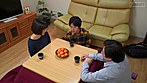 コタツの中で内緒で悪戯 歳の近い義母が欲情極まり近親○姦生中出し 2 サンプル画像3
