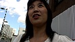 ガチンコ中出し！顔出し！熟女ナンパ ～大久保の発情中おねだり人妻～ サンプル画像16