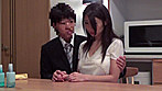 うちの妻にかぎって･･･「（キス）したい･･･ 」下唇を噛みながら小さく頷くと僕の妻は他の男にカラダを許した 【寝取られ】人妻中出し【NTR】17 サンプル画像5
