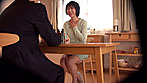 うちの妻にかぎって･･･ 「でも･･･この前会ったばっかりだし･･･」バツの悪そうな顔でそう言うと僕の妻は他の男にカラダを許した4時間BEST 【寝取られ】人妻中出し【NTR】 Vol.3 サンプル画像16