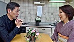 働くおばさん 11人4時間SP 共働きであくせく働く人妻が隙だらけ。熟女としては100点の肉感的なカラダなのでチャンスがあればセックスしたい。 サンプル画像20