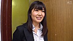 「どっちが先に挿れる？？？」「ジャンケンで決めようよ♪」超キモチイイ神展開！！淫乱OL・襲来！！ 痴女しか住んでいない神アパートで絶倫SEX！！ サンプル画像1