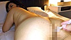 五十路熟女のアナル 歯ブラシも入れちゃう豊満熟女 画像5