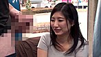 夫に内緒で初めてのセンズリ鑑賞「本当に外から見えないんですよね？」マジックミラー号の中で興奮が倍増してパンツを濡らす素人妻たち サンプル画像3