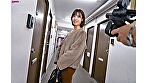 素人妻が一般大学生の自宅にコンドーム1つ渡され一泊一度のゴム姦では満足できず宿泊中2度もガチ中出しを許してしまう騎乗位でイキ乱れるFカップ妻 ゆみさん32歳 - Image 1