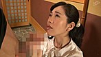 悲劇！ママチャリ妻 買い物帰りの尿意 とみの伊織 三十歳 サンプル画像21