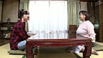 悩める思春期男子たちの駆け込み寺！「この町の男はみ～んな私で大きくなった」行列のできる熟女ち●ぽしごき屋 葉山のぶ子 六十歳 サンプル画像4