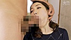 亀頭接吻おばさんの密着！吸引！！口内発射フェラ 30人4時間 サンプル画像17