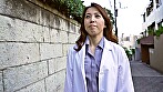 熟れた女医さんがデカチンを弄ぶドスケベ勃起検診 真崎理恵子 四十八歳 画像1
