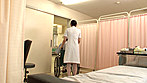 「『おばさんで本当にいいの？』若くて硬い勃起角度150度の少年チ○ポに抱きつかれた看護師はヤられても本当は嫌じゃない」VOL.2 サンプル画像8
