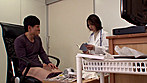 「仕事熱心な看護師／女医に『勃起不全の治療』として官能小説の読み聞かせをお願いしたら冷静な顔してパンツの濡れが止まらない」 VOL.1 サンプル画像14