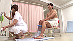 「『恥ずかしいからお腹は見ないで･･･』無意識な誘惑（汗だく／パンチラ／密着）で勃起させてしまうむっちり看護師はヤられても拒めない」VOL.1 サンプル画像17