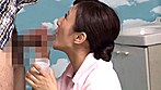 「採精室でイケメン患者と2人きり！不意打ち射精に驚き精子を採取出来なかった熟年看護師が謝りながら2発目の精液検査を手伝ってくれた」 VOL.2 サンプル画像21
