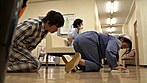 「貴女ほどの美しい方が何故ココに！女を忘れた働く美人おばさんに若くて硬い少年チ○ポを3分間魅せつけてヤる」 VOL.1 サンプル画像16