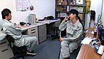 「休憩中の1時間バイトくんと2人きり！女を忘れたパートの美人おばさんは息子ほど年の離れたイケメンチ○ポならセクハラされても嫌じゃない」 VOL.3 サンプル画像16