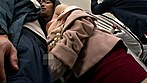 「男性の皆様！満員電車で勃起させたチ○ポを周りからバレないように手袋で隠してもてあそぶ小悪魔美淑女にご用心ください」 VOL.1 サンプル画像21