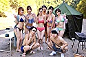 「『おばさんを興奮させてどうするの？』キャンプ場でヤりまくりSPECIAL 青年の勃起チ〇ポを見せつけられたおばさんエステティシャンは照れながらも本当は同僚に自慢したい！！