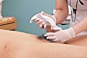 ワザと手コキのような陰部洗浄で暴発させて青年患者を虜にするおばさん看護師