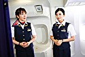 キスを断られた美人CAを仕事終わりに待ち伏せ！レズ堕ちするまで付きまとう潮吹きビアン女子大生 - Image 3