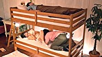 一般男女モニタリングAV 安眠グッズ体験に協力してくれた大学生グループ限定 素人女子大生が彼氏の男友達と1発10万円の連続射精セックスに挑戦！声を出せない状況に興奮し2段ベッドが揺れるほど感じる2人の寝取られ生中出しは1発だけじゃ終わらない！！4組合計14発 サンプル画像4