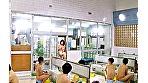 一般男女モニタリングAV 巨乳人妻さん 15年ぶりのビキニ姿で男湯に入って体育会系（アスリート）男子学生と初めての密着泡洗体してみませんか？「おばさんなんかで興奮してくれてるの･･･？」下乳がハミでるほどの大きなおっぱいで筋肉ムキムキ若ち○ぽはフル勃起！たまらず･･･ サンプル画像1